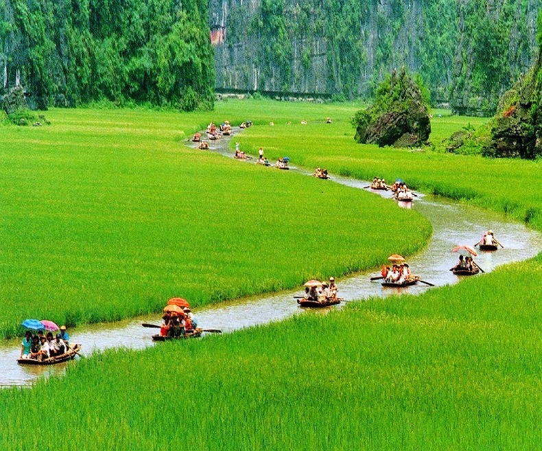Khách Tây say đắm vẻ đẹp của “Vịnh Hạ Long trên cạn” - 11 Phương Nam